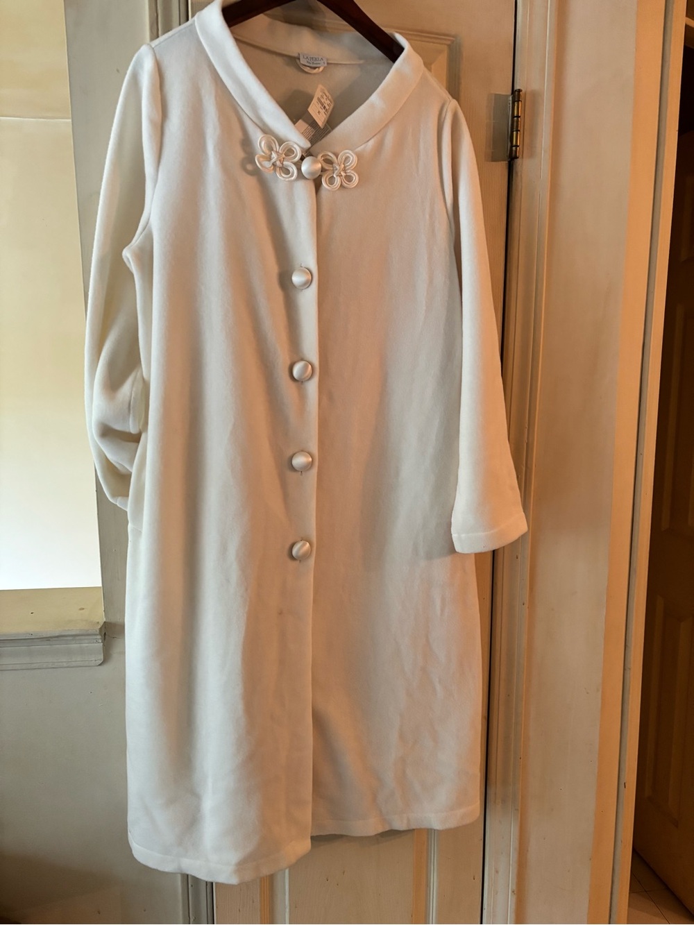 La Perla Cream Long Sleeve Coat-Style Robe with Floral Knot Collar